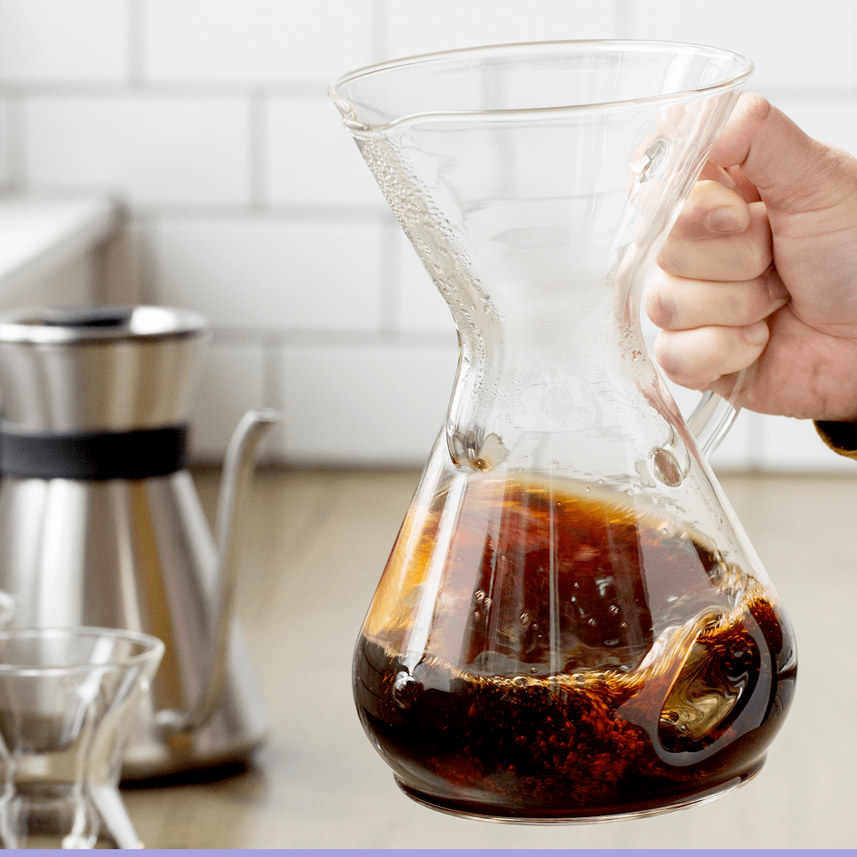 https://www.radioroasters.com/cdn/shop/files/chemex-chemaer-8-cup-with-coffee-2-radio-roasters-coffee.png?v=1694119268&width=1445